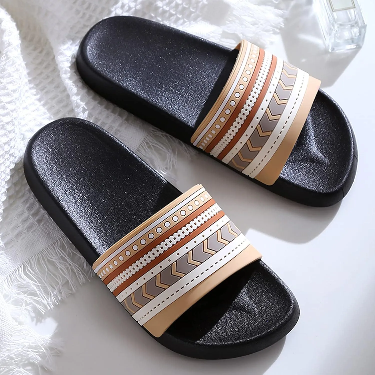 Cloud Slippers for Men Womens Slides Slides for Men Women Comfortable Indoor Drainage Hole Slippers