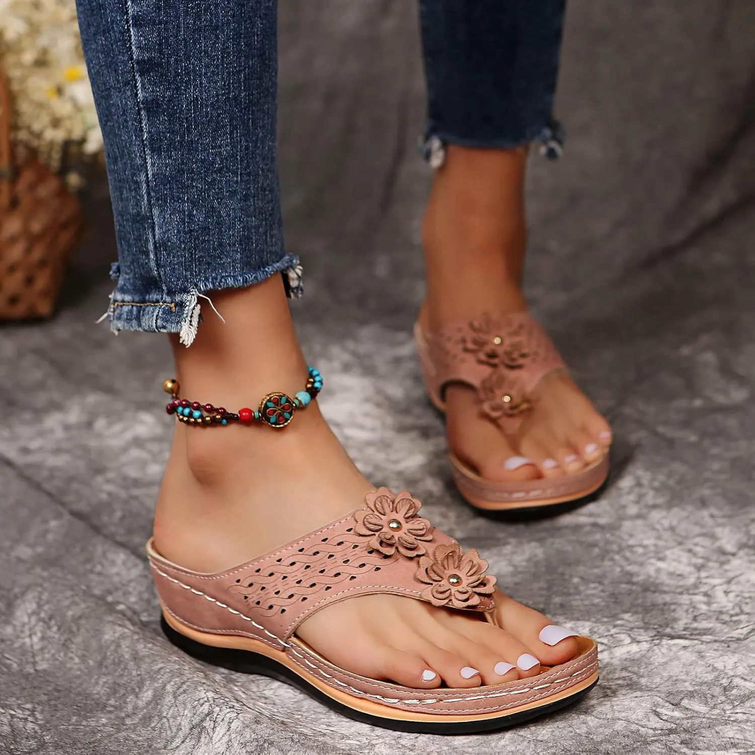 Eduavar Sandals for Women, Sandals Women Comfortable Flip Flops with Arch Support Summer Beach Sandals Slippers