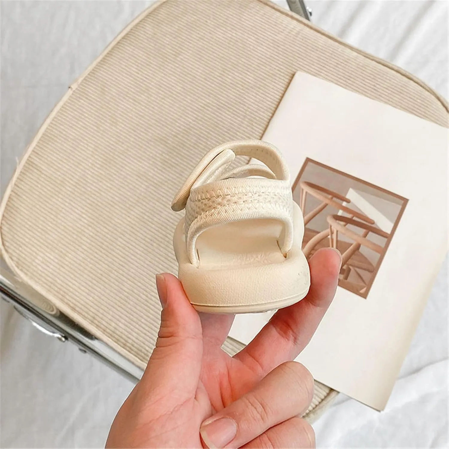 Girls Kids Memory Foam Wide Sandals Open Toe Flat Soft Summer Shoes Casual Light Comfy Soft Shower Shoes Slip On Trendy