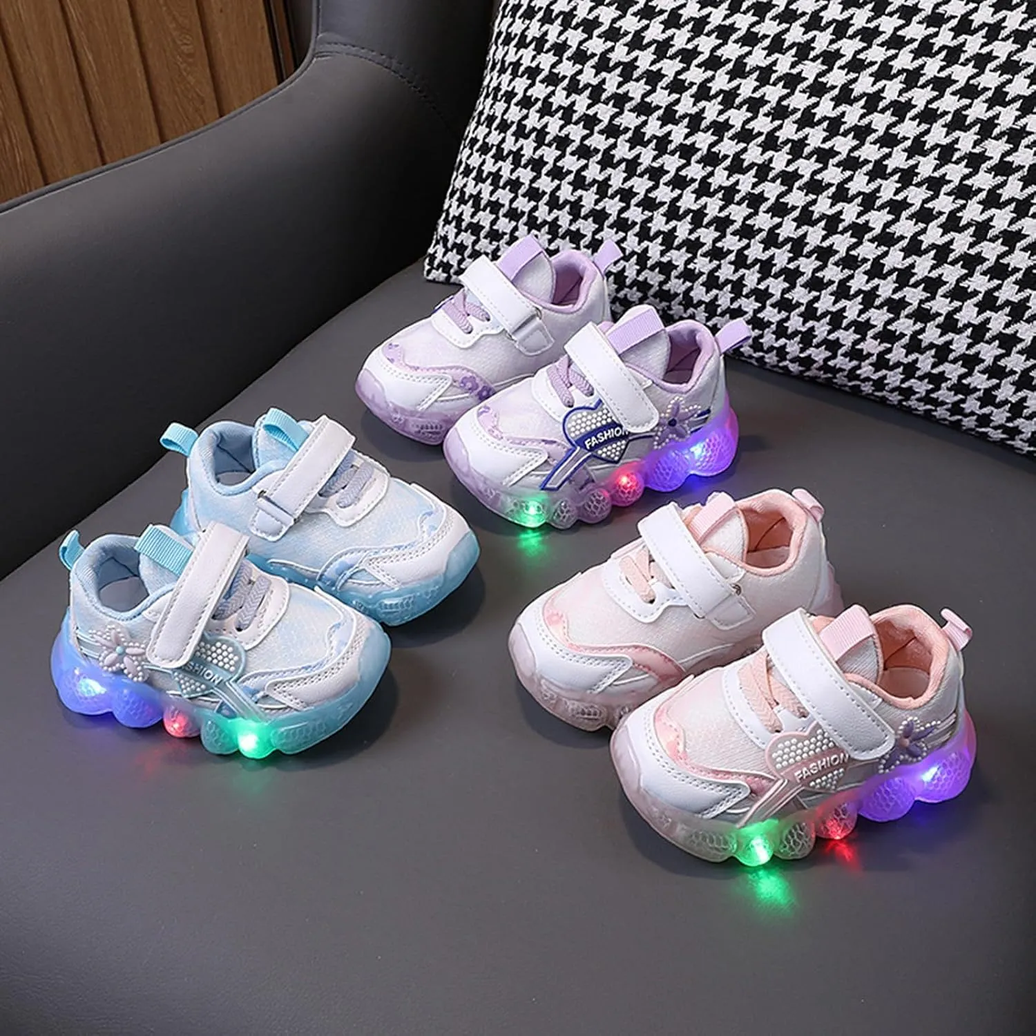 Kids Light Up Shoes Girls Boys Luminous Breathable Soft Sole Running Sports Sneaker Lace-Up Shoes for Athletic