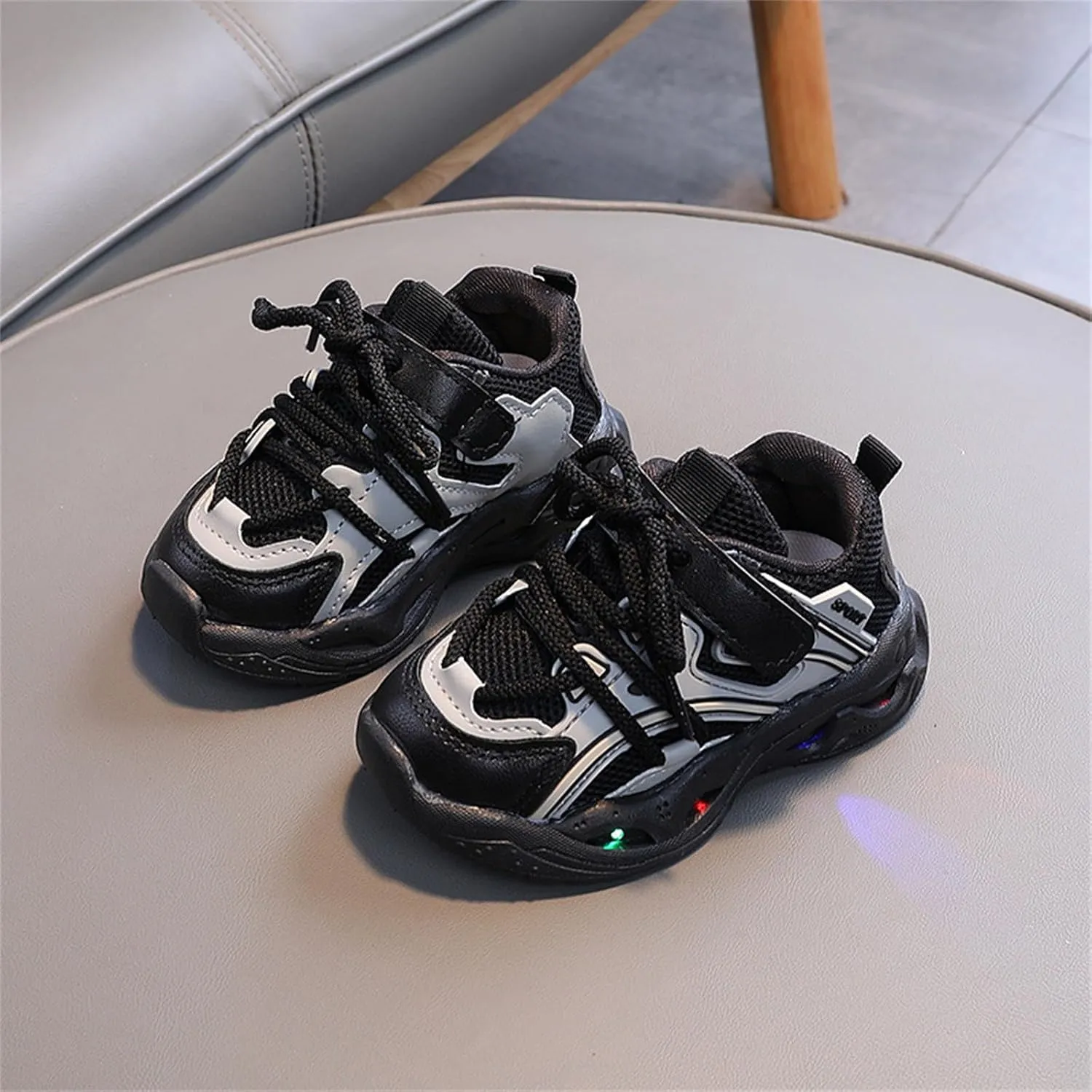 LED Shoes for Kids Light Up Shoes Boys Girls Fashion LED Lights Sneakers Kids Glowing Lightweight Cat and Girls Shoes