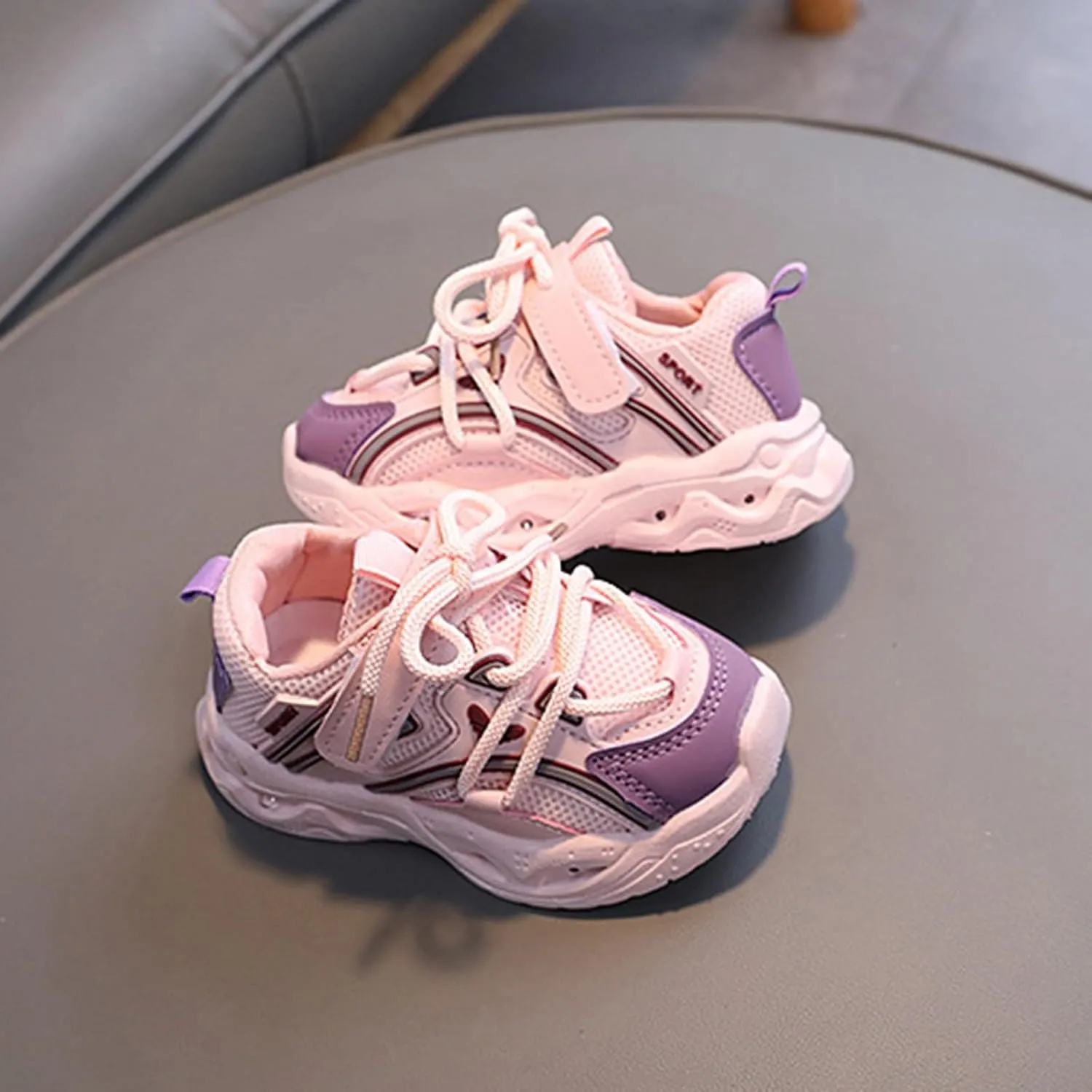 LED Shoes for Kids Light Up Shoes Boys Girls Fashion LED Lights Sneakers Kids Glowing Lightweight Cat and Girls Shoes