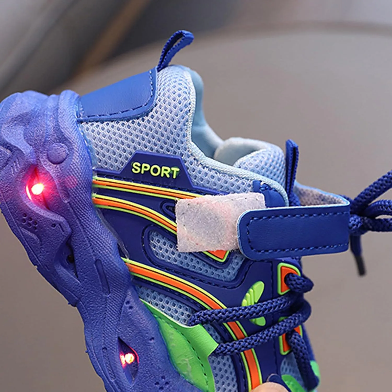 LED Shoes for Kids Light Up Shoes Boys Girls Fashion LED Lights Sneakers Kids Glowing Lightweight Cat and Girls Shoes