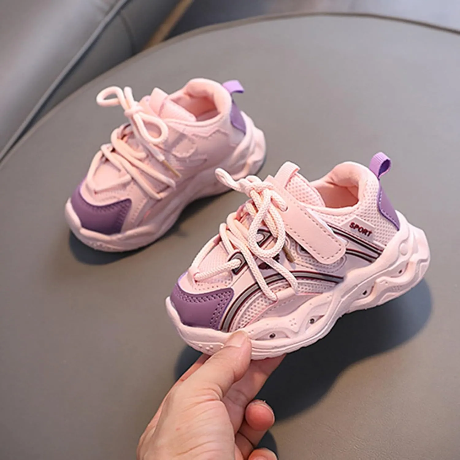 LED Shoes for Kids Light Up Shoes Boys Girls Fashion LED Lights Sneakers Kids Glowing Lightweight Cat and Girls Shoes