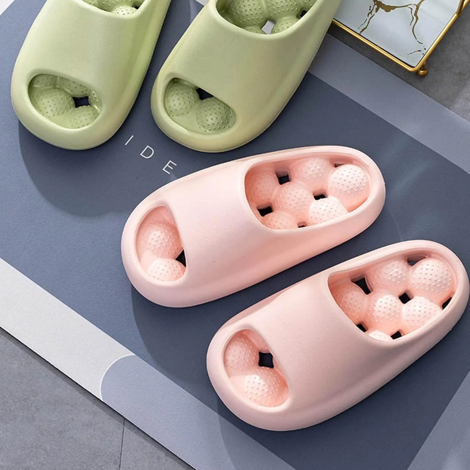 Lightweight Pillow Slippers for Women Indoor Home Beach Non Slip Sandal Beach Sandals Women's Flat Slippers