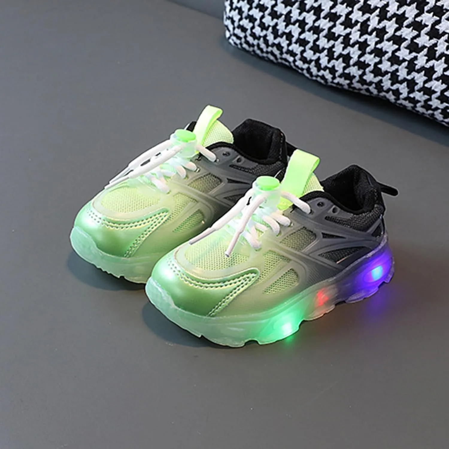 Little Boys Girls Light Up Shoes Lightweight Breathable Comfy Soft Running Tennis Kids Anti Slip School Sneakers