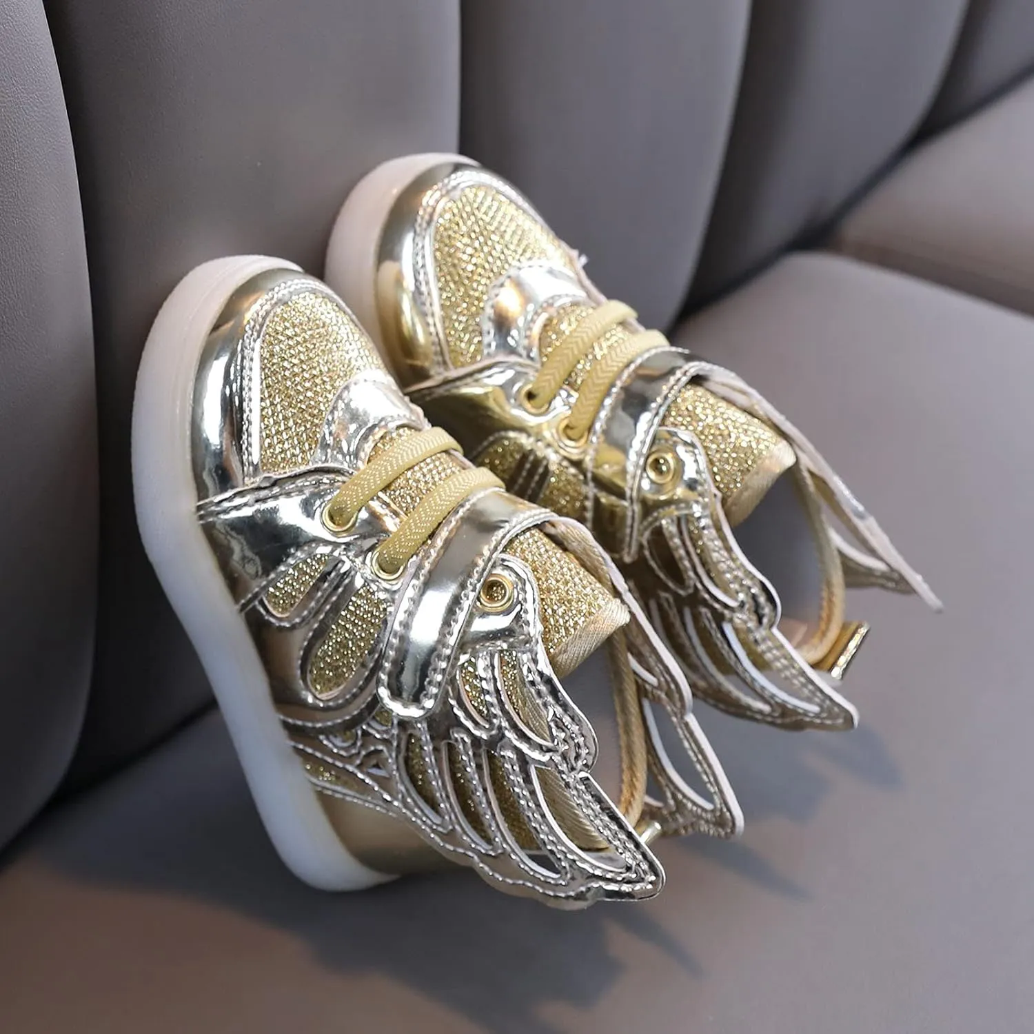 Little Kid Boys Girls 3 Colors LED Light Luminous Sports Shoes Toddler Sneakers Athletic Wings Trainers High-top Shoes