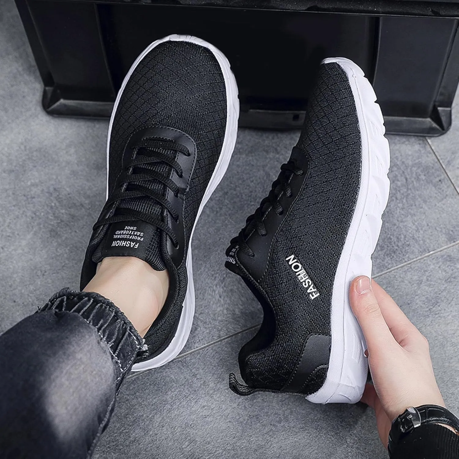 Men's Classic Casual Jogging Sneakers Lace Up Lightweight Breathable Fashion Sneaker Non Slip Barefoot Sneaker