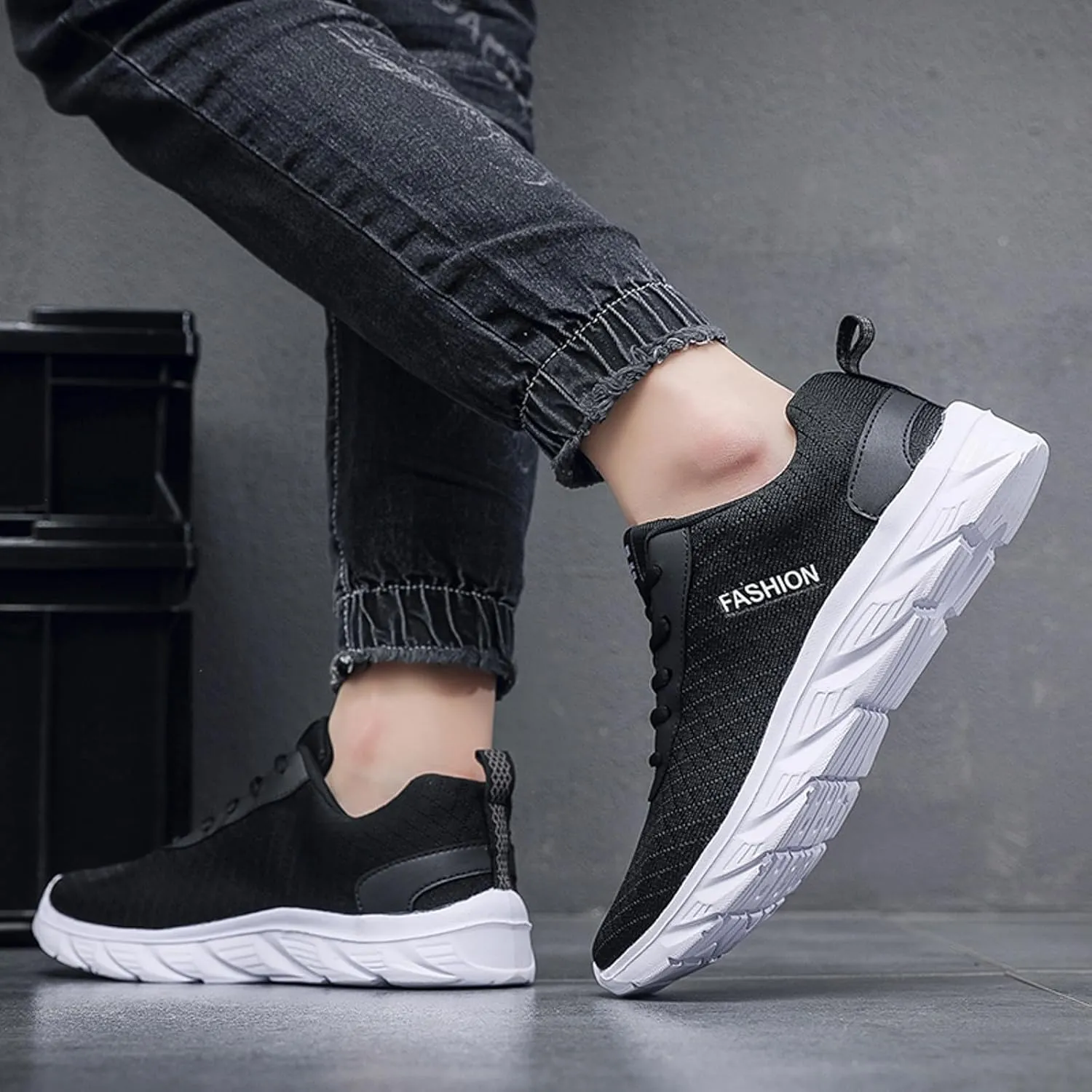 Men's Classic Casual Jogging Sneakers Lace Up Lightweight Breathable Fashion Sneaker Non Slip Barefoot Sneaker