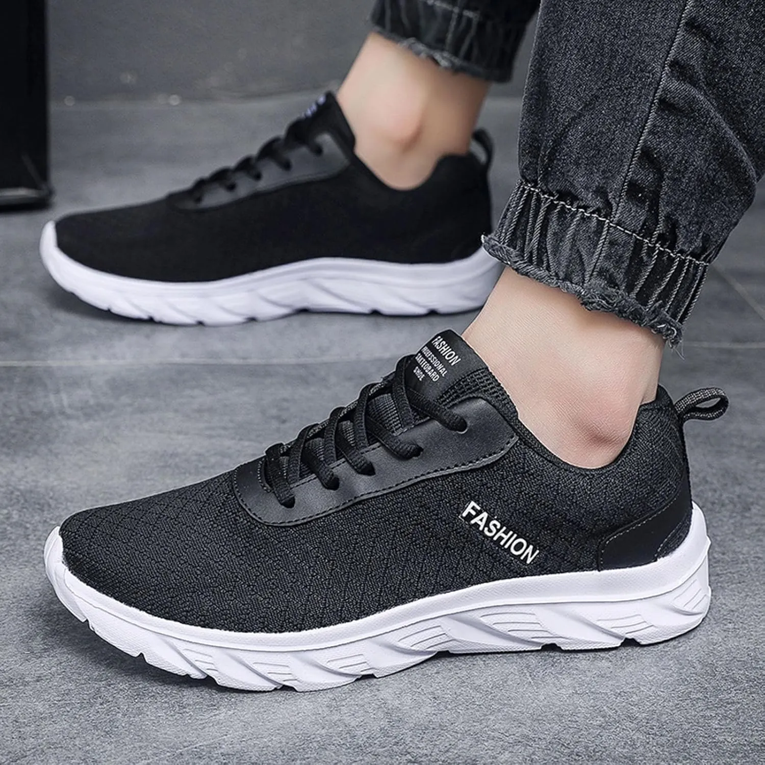 Men's Classic Casual Jogging Sneakers Lace Up Lightweight Breathable Fashion Sneaker Non Slip Barefoot Sneaker