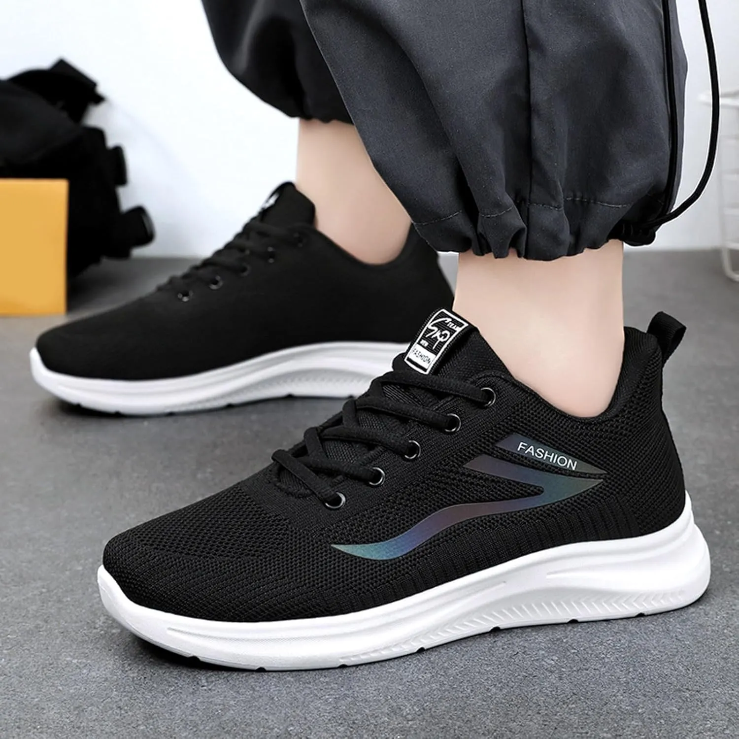 Men's Non Slip Barefoot Minimalist Shoes Lightweight Breathable Slip On Running Shoe Non Slip Barefoot Sneaker