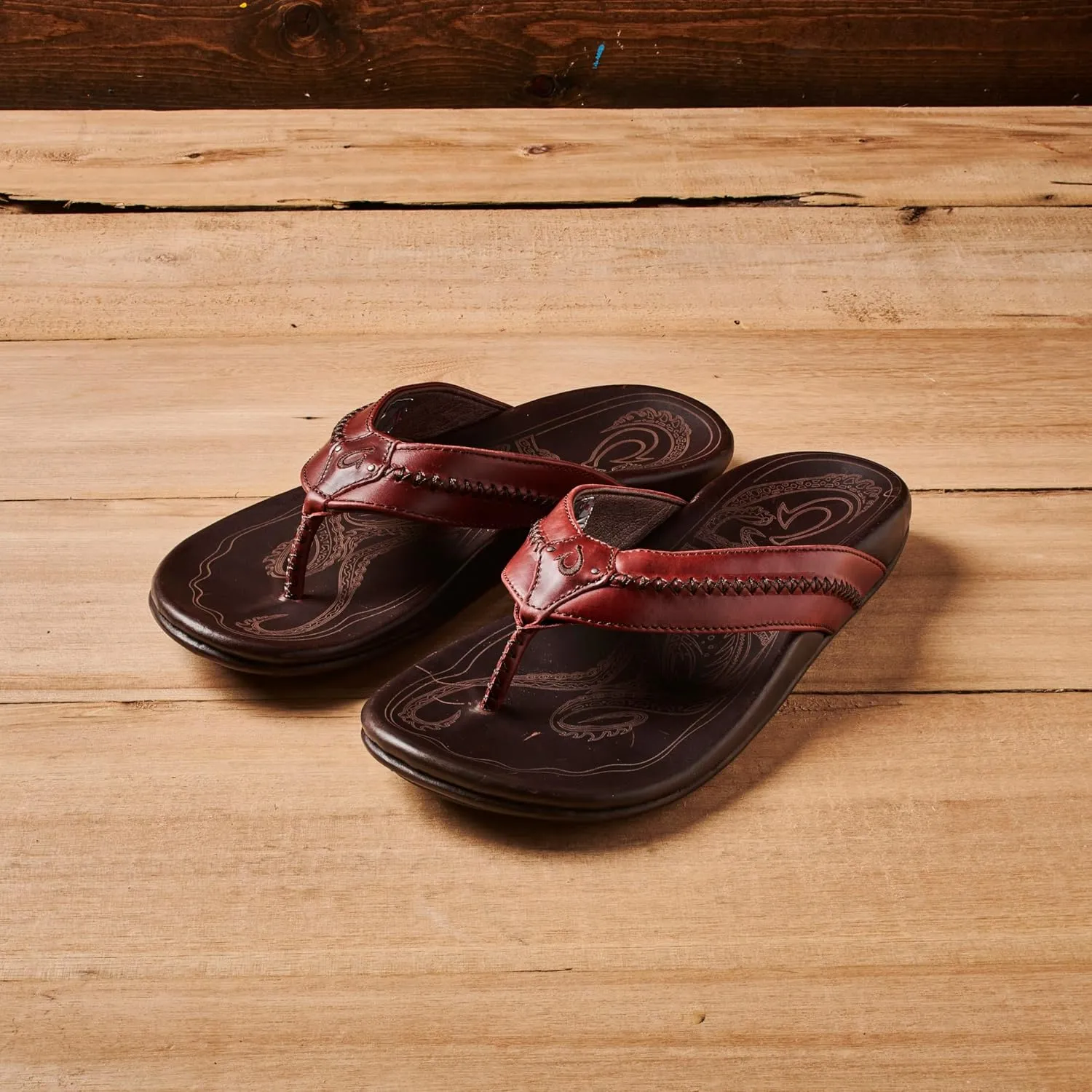 OLUKAI Mea Ola Men's Leather Beach Sandals, Soft & Durable Flip Flops, Arch Support & Comfort Fit, Enhanced Grip & Traction