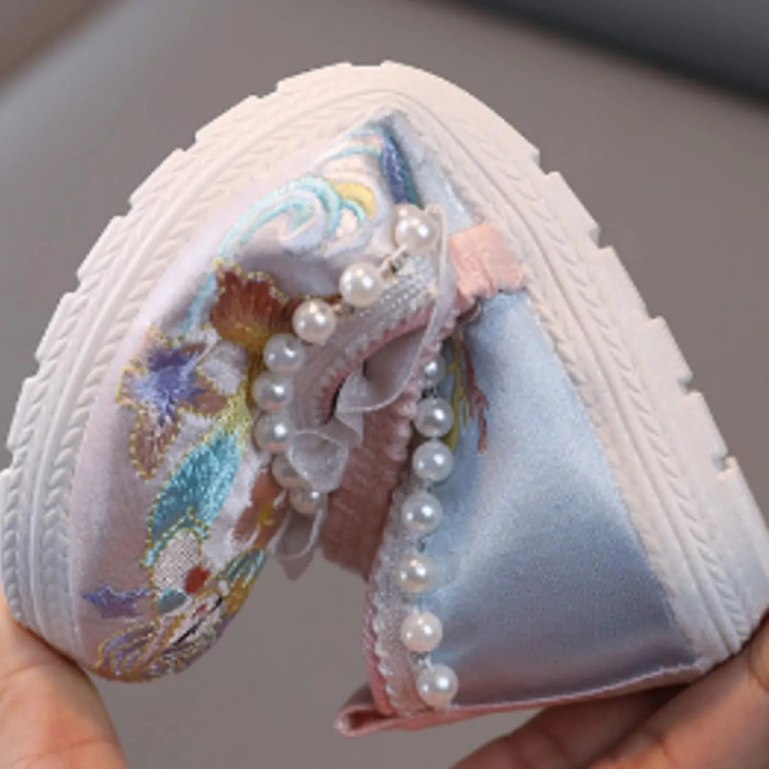 sfdgfhyf Kids Party Shoes Girls Flat Bottomed Embroidered Sandals Fashionable Antique Dance Children Performance Dance