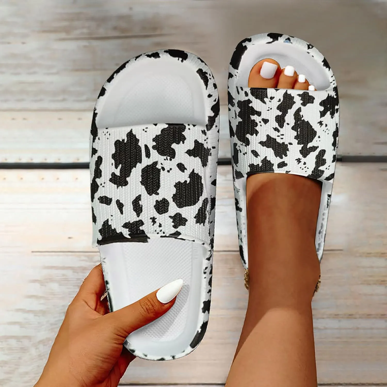 Women's Flat Slippers Non Slip Quick Drying Shower Slides Casual Sandals Indoor Outdoor Cloud Slippers for Women