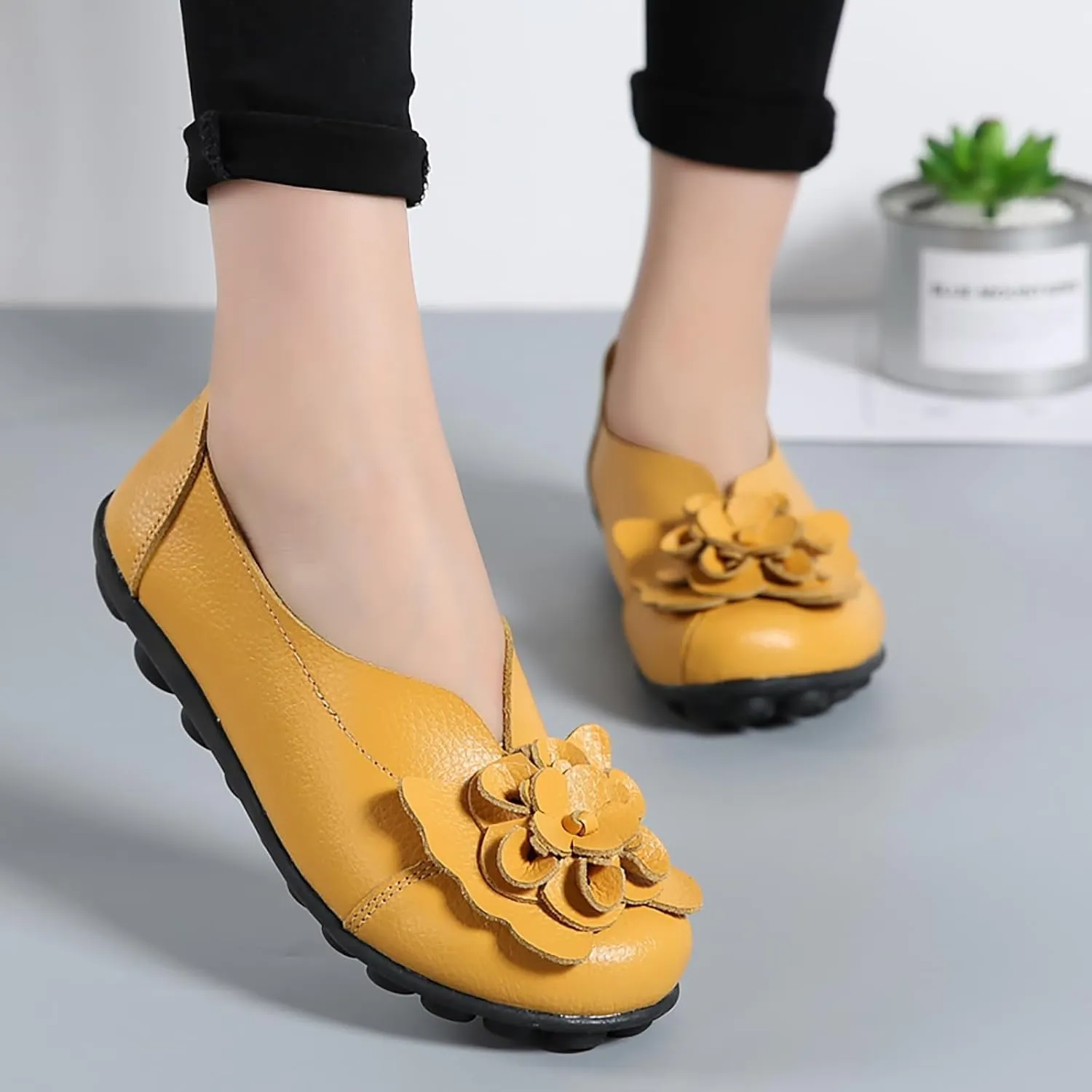 Womens Loafers Comfortable Dressy Driving Shoes Non Slip Flower Decoration Round Toe Business Casual Shoes Summer Walking Sandals Soft Soles Pump 2025 Fashion